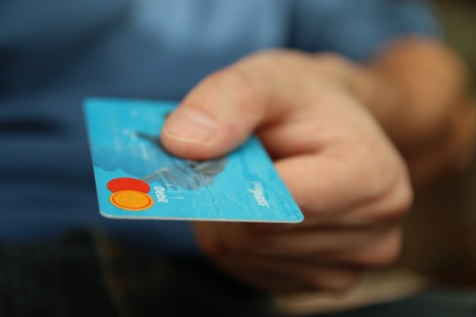 Jak bezpečně používat bezkontaktní platební kartu